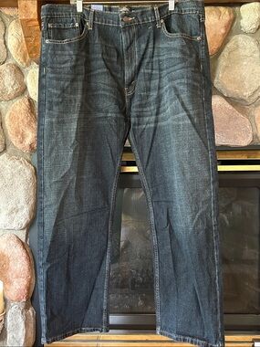 Levi’s Signature Gold Dark Blue Denim Straight Leg Jeans, Size 42W x 30L, NWT